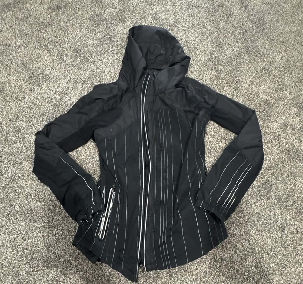 Lululemon Run Jacket Size 4 Black Pinstripe Zip Hooded Windbreaker